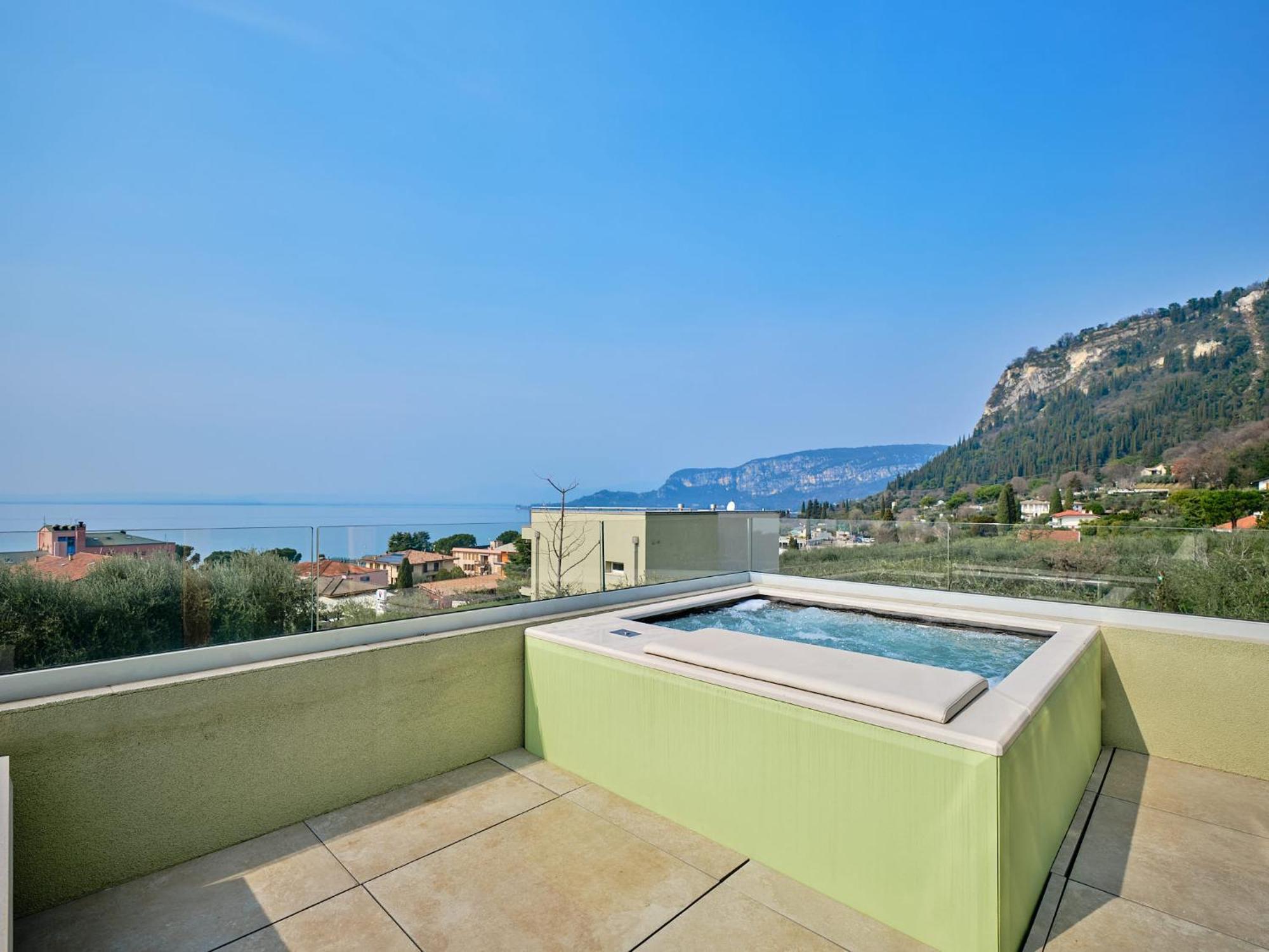 Villa Sunny Lake Suites Bardolino Exterior photo
