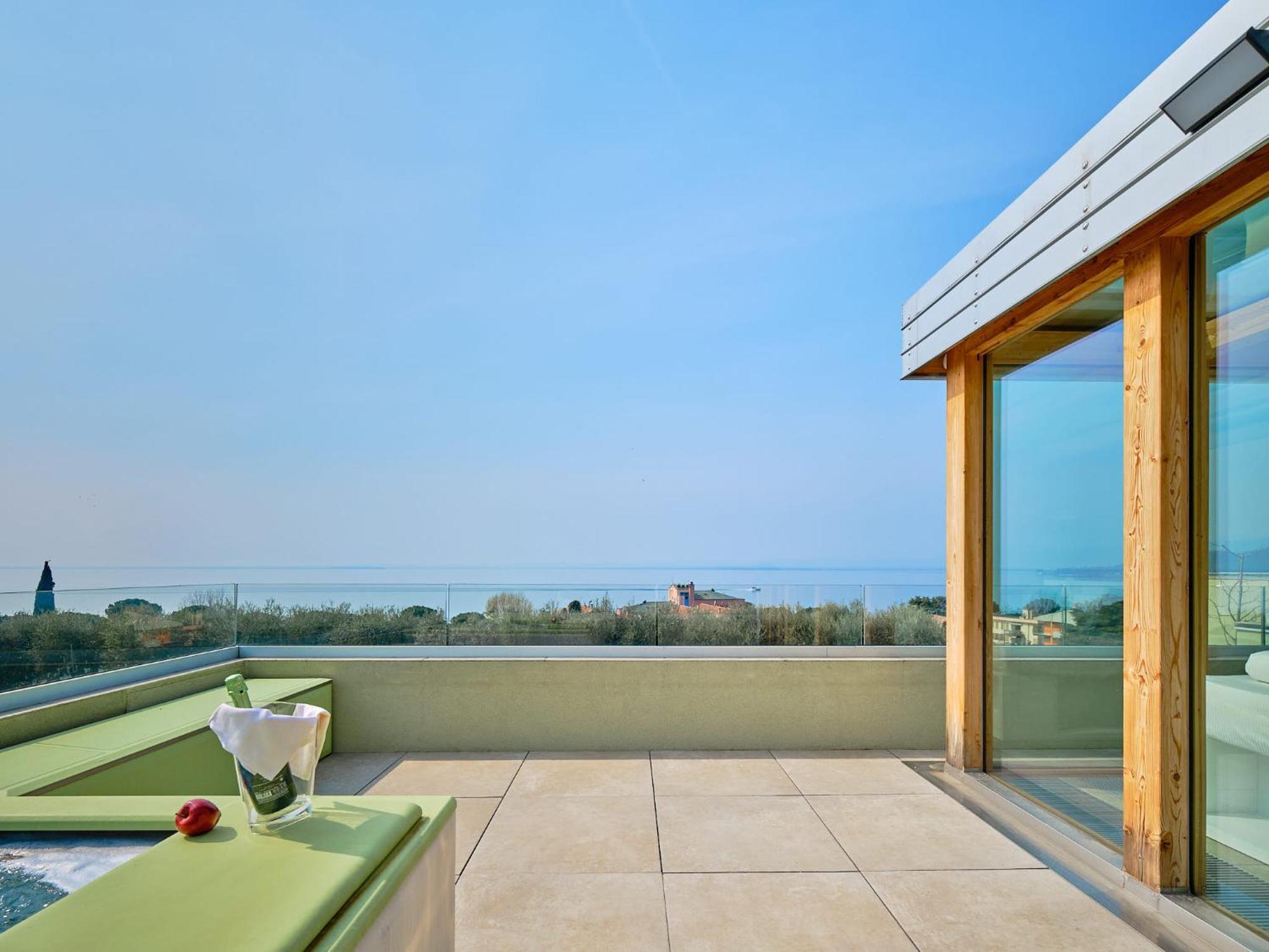 Villa Sunny Lake Suites Bardolino Exterior photo